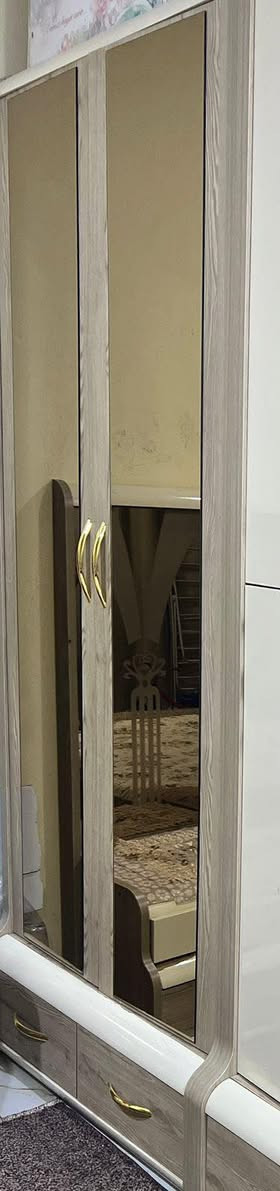 غرفة تركي 10 قطع  مستعمل أصلية ثقيلة وضخمة ب800 الف وبيها مجال بسيط للأستفسار او الحجز مراسلة الرقم ***********
