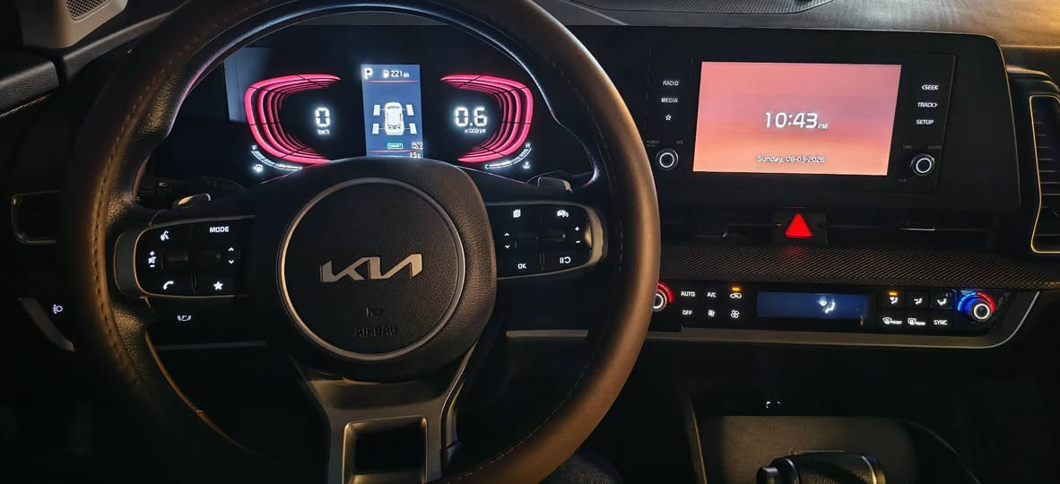 مساء الخير 
كيا سبورتاج للبيع 
السيارة اللون النطفي أو فيلي الظاهر بالفديو آخر سيارة 
كل التفاصيل موجودة 
إني المالك مشتريها من نفس الوكالة 
# الجانب الأيمن تعرض إلى خسفة أثر حادث بسيط 
 
#  سعر الشراء على تصريف وقتها دفعت ٢٢ و ألف دولار وكسر 

# السعر المطلوب حاليا مع مراعاة خسارة الصفر وخسارة الحادث = ٢٠ ألف دولار مع تفاوض بالمعقول 

# نقلا عن لسان المصلح ممكن تتصلح PDR وممكن بارد وترجع الأمور إلى طبيعتها 

# فلوسك جاهزة وجاد بالشراء اتصل غيرها رجاء لا تتصل غير مستعجل على البيع ولا متوازي الحمد لله 

آسف على الإطالة شكرا لتفهم الجميع 
الهاتف : ***********
