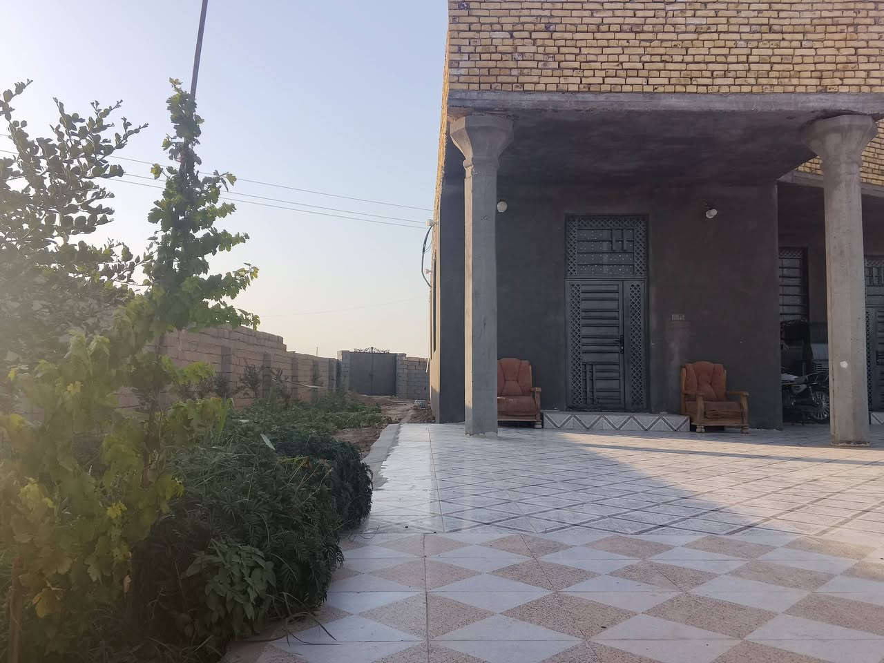 سلام عليكم
دونم مسيج بلوك ومزروع
معه منزل مساحته 300 بناء حديث العنوان مقابيل لخميسات قريب على شركت نفط
معه كافت الخدمات
***********
