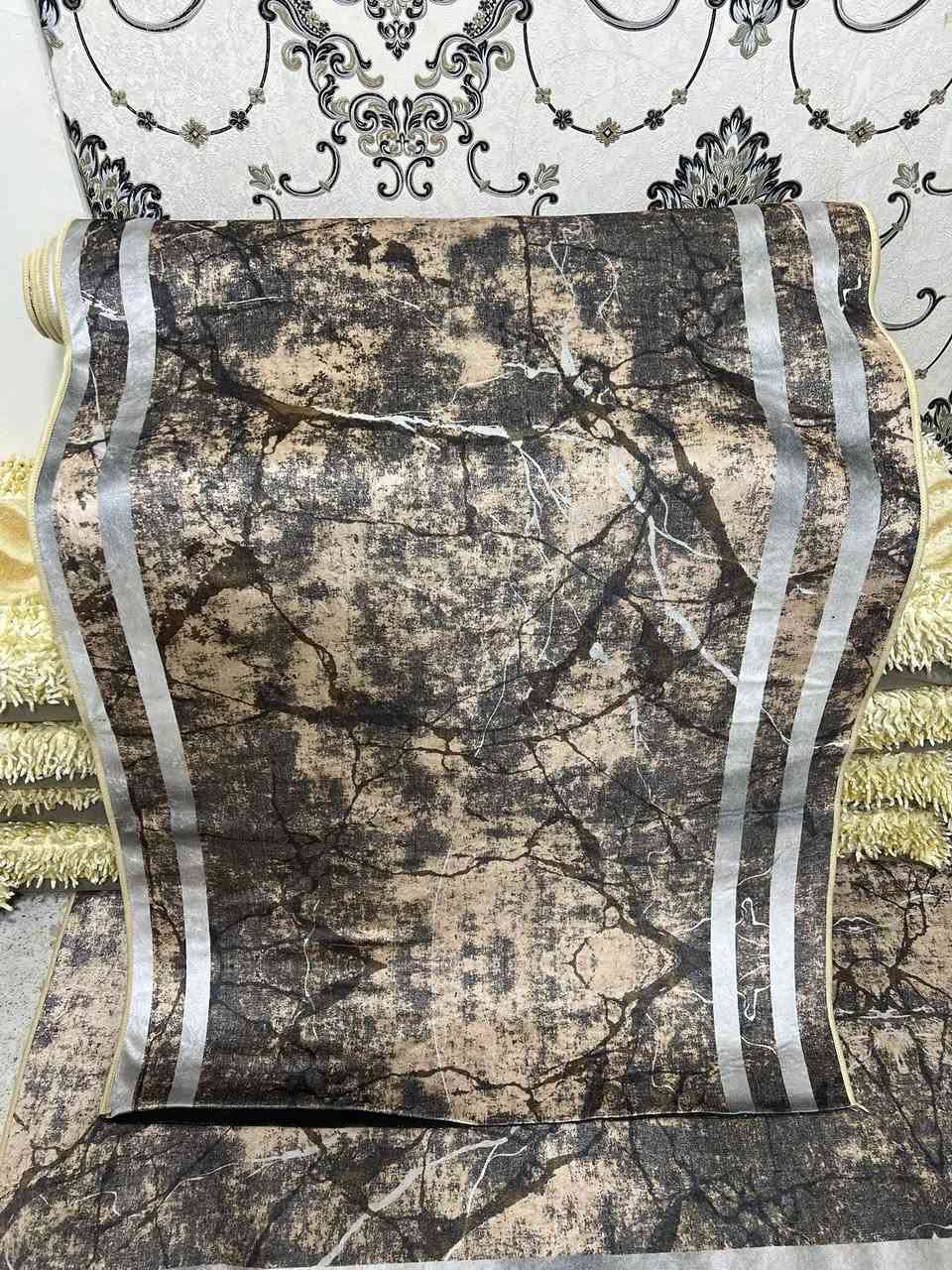 أمداد تنفرش فوق الزولية في الجلسات الخارجية او حتى بالاستقبال 
عندي ثلاث قطع طول القطعة الوحدة 4 مترات
رايدهن كلهن ب25 الف
مكاني التنومة


**إذا كنت صاحب هذا الإعلان وتريد حذفه لأي سبب، رجاءا أرسل رسالة إلى الدعم الفني**
