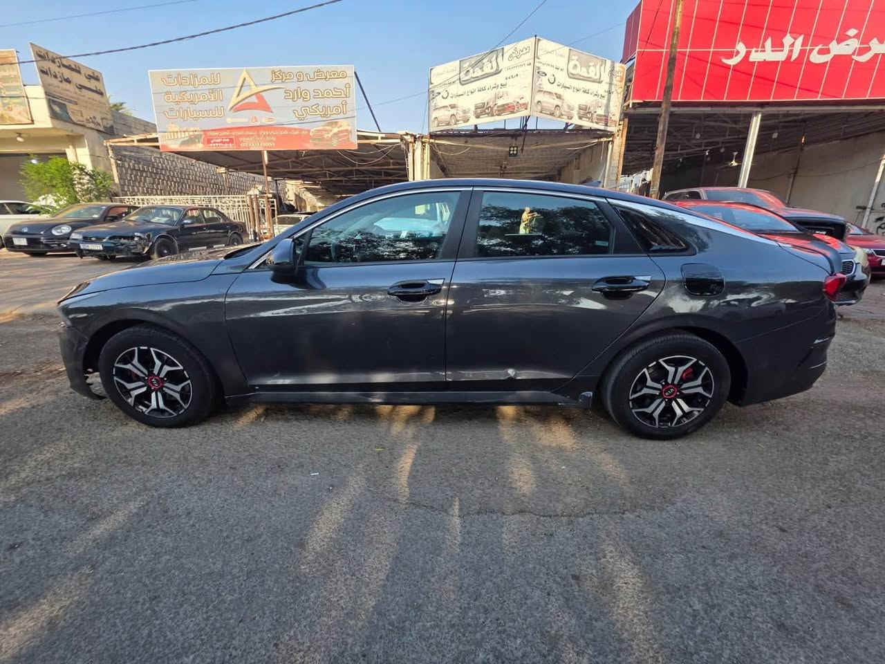 سلام عليكم ….! 

K5 2021 رقم شمالي 
للبيع او مراوس حسب القناعه 
سيارة حلوه وجديدة كلش 
مابيها اي نقص 
ماشيه 93 كم
سياره فول عدا الفتحة 
بصمة 
حساسات امامي خلفي 
كامره دوارة 
كشاف ضباب
مانع انزلاق 
رادارات 
تحكمات
سايد بريك بصمه
سيارة بدون ايرباك 

السعر 160$ وبيها مجال قليل

للأستفسار ‭***********‬
