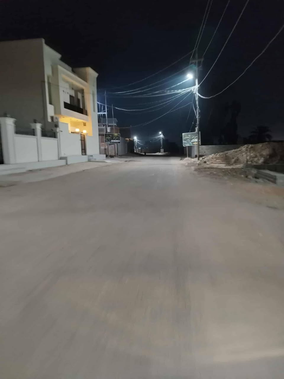 🏡 بيت للبيع –  مقابل حي الأمين قرب مكتب مرام / مقابل أبو التنانير
📐 المساحة: 100 متر

🏗️ البناء: طابوق عكادة – جديد (عمر البناء 4 أشهر)

🔹 المواصفات:

غرفة نوم + صالة + استقبال + مطبخ + منور + حمام داخلي وخارجي

🔸 موقع مميز: نزلة عن الشارع العام بـ 10 دقائق، قريب من مدرسة، البيت زراعي

💰 السعر الكلي : 45 مليون قفل

📞 للاستفسار : ***********
