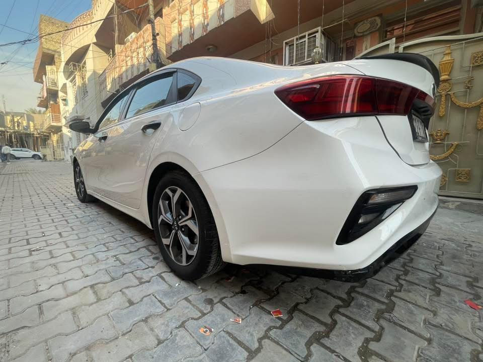 السلام عليكم
فورتي مديل2020

 مكينه 2000 دوش بلادي 

كير بلادي برغي ممفوتح بل سياره كله 
تحكمات سوبر ايكو كلشي بيه مواصفات عده الفتحه والبصمه
سياره كله بلدي اي نقص مابيه

ماشيه ٩٥ 

حادثها سرقه 
رقم اربيل مميز 
البجم كبس تخم تاير جديد تبريد بدون اي نقص باسمي السياره مكاني الاعظمية 

رقم ***********
