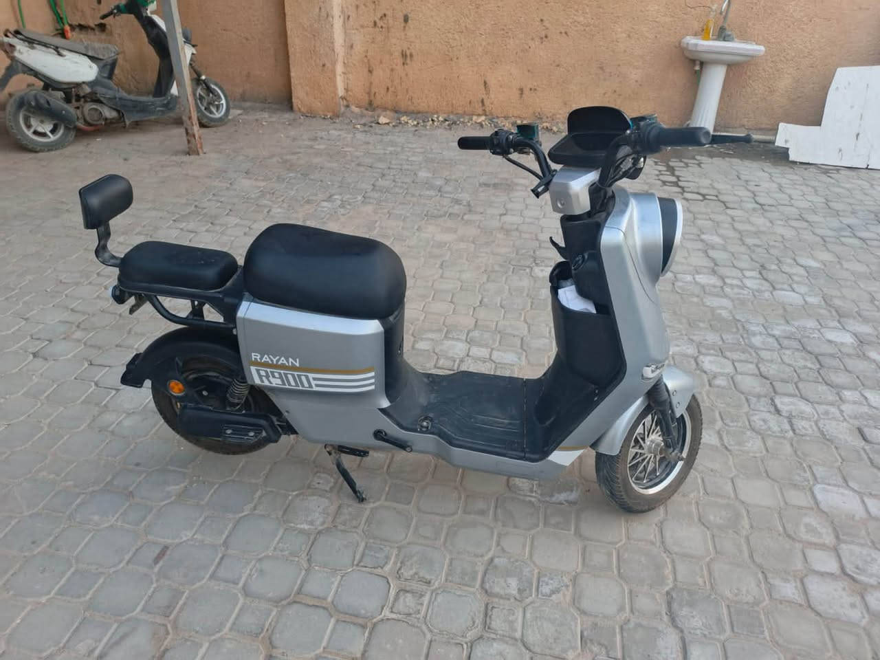 دراجة شحن R900 استعمال اشهر وخفيف جداً بطارياتها بحالة جيدة مابيها اي ضرر كفاله الدراجة عل الفحص وبعدها بضمان ( معارض محمد الوكيل الي بل مشراك) سعرها 550 الف


**إذا كنت صاحب هذا الإعلان وتريد حذفه لأي سبب، رجاءا أرسل رسالة إلى الدعم الفني**
