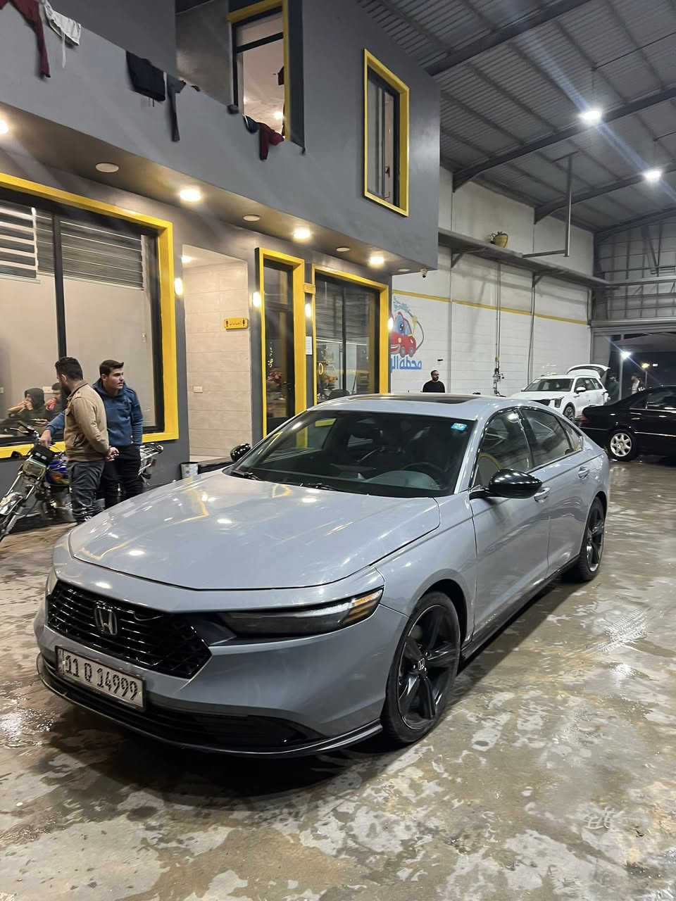 السلام عليكم
هوندا اكورد 2024 sport  L
اللون :سمنتي 
 بدون شواصي ولغود 
نقصهة رادار و بوليش
السعر 20.800$ بيهة مجال بسيط
***********
