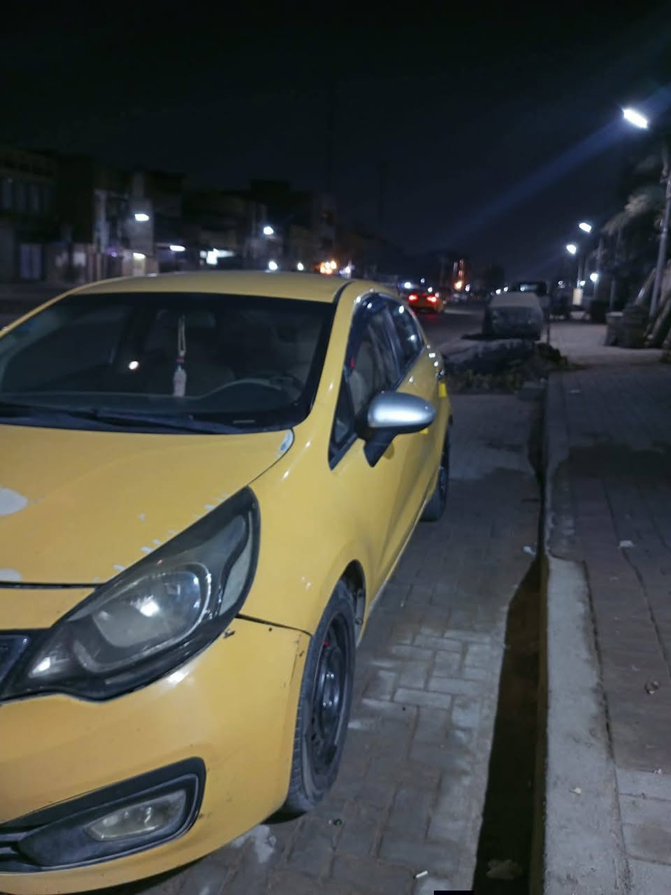 كيا ريو خليجي محرك دوش 1600 تبريد شغال 
كير و محرك جدد حاويه بدون تباديل وتصليح 
فقط البنيد موضح بالصورة موديل 2013 
السعر 69 مكان السياره بغداد رقم انكليزي بغداد 
وكل شي واضح كدامك شرط التحويل 
***********

