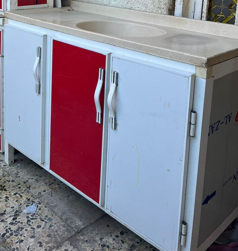 سلام عليكم سناكي ثنين  مرمر مبطن تفصال كلش نضيفات شراي تعال خاص او راسلني وساب *********** العنوان القبله يوجد  توصيل
