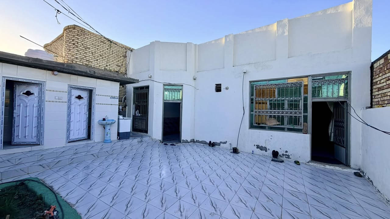 بيت للبيع طابو زراعي سند 25 تحويل مباشر ✅
مقابل جامعة القاسم الخضراء 
الفرع المقابل استدارة حسن فدعم 
مجمع حجي حسين الجديد 

#السعر 48 وبيه مجال بسيط ☑️ 

ـــــــــــــــــــــــــ 

المساحة 200 متر 
#اساس بوكس بناء طابوق سقف اعكادة 

ــــــــــــــــــــــــ 

 خدمات كاملة 
ماء مجاري تبليط كهرباء مولدة ذهبي ✅ 

ــــــــــــــــــــــــــــــ
غرفتين نوم 
صاله استقبال  
مطبخ حار وبارد 
حمام وصحيات شرقي وغربي خارجية 
ممر خلفي 
السطح فرشي 
طارمة كبيرة كراج سيارة 
#البيت جاهز للسكن بدون نقص 
ــــــــــــــــــــــــــــ 

للأستفسار أكثر مراجعة 
#مكتب_محمد_الجبوري لبيع وشراء عقارات القاسم والمقاولات العامة والتصاميم الهندسية 
#المكتب_مجاز_رسمياً والمكاتبات رسميه لضمان حقوقكم ✅ 
#عنوان المكتب شارع الجديدة مقابل مدرسة الزهراء مجاور اسواق نمبر ون 
***********  📲 
***********  📲
