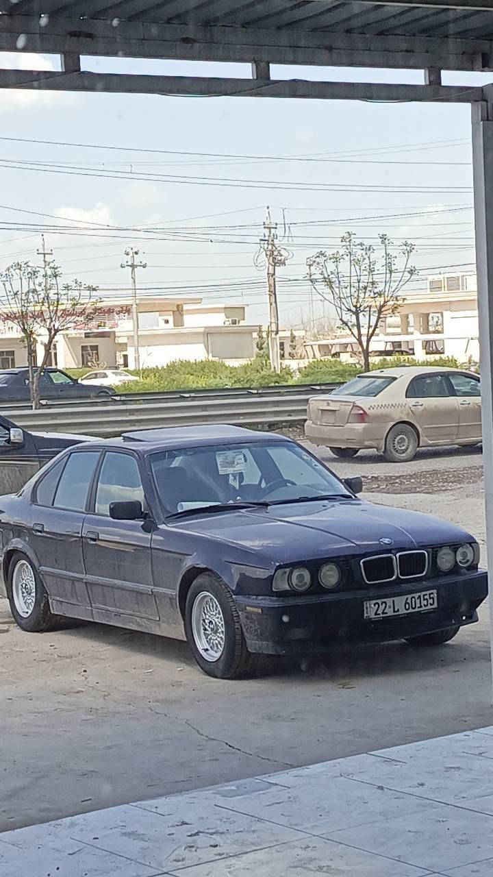 بێئم 525 مۆدیل 90 گێڕ مەکینە بەشەرت فول فول  دوو جەمپی خەفیفی هەیە ڕەقم و سەنەوی هەتا 2030 نوێیە ڕەقەم  *********** أربيل, العراق
