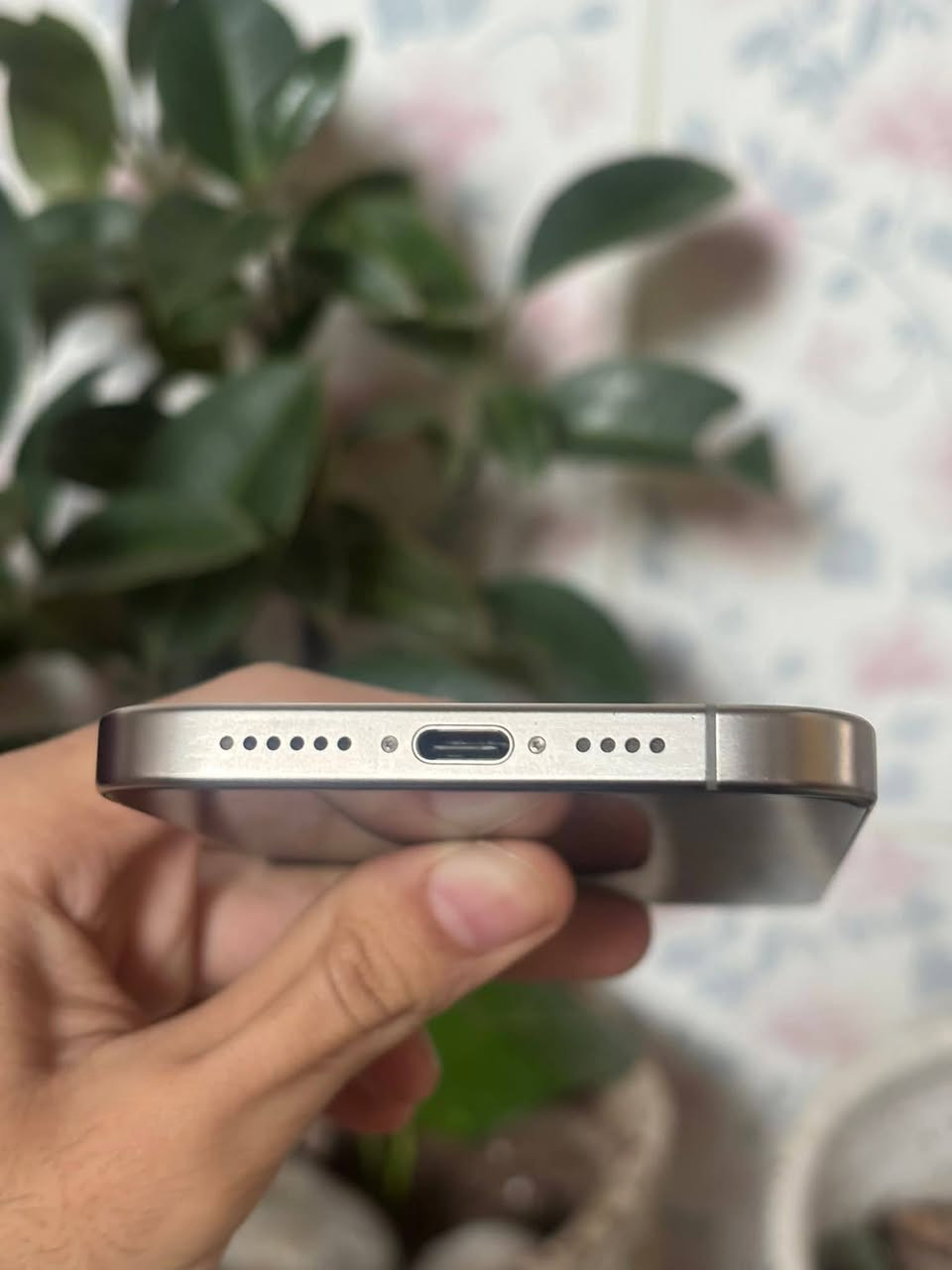 15 برو ماكس 
ذاكرة 256 
بطارية(86)
نظافته:100/100
مبدل(شاشة 3 خيارات)فقط 
ماستر:A/AA 
كارتونتة موجودة 
السعر:775 وبيه مجال 
العنوان: بغداد:مصفى الدورة 
للاتصال:***********
