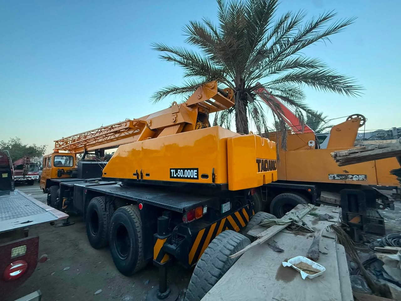 لبيع كرين 30 طن موديل 82 مكفول تخم تاير جاهز لعمل الاستفسار ***********
