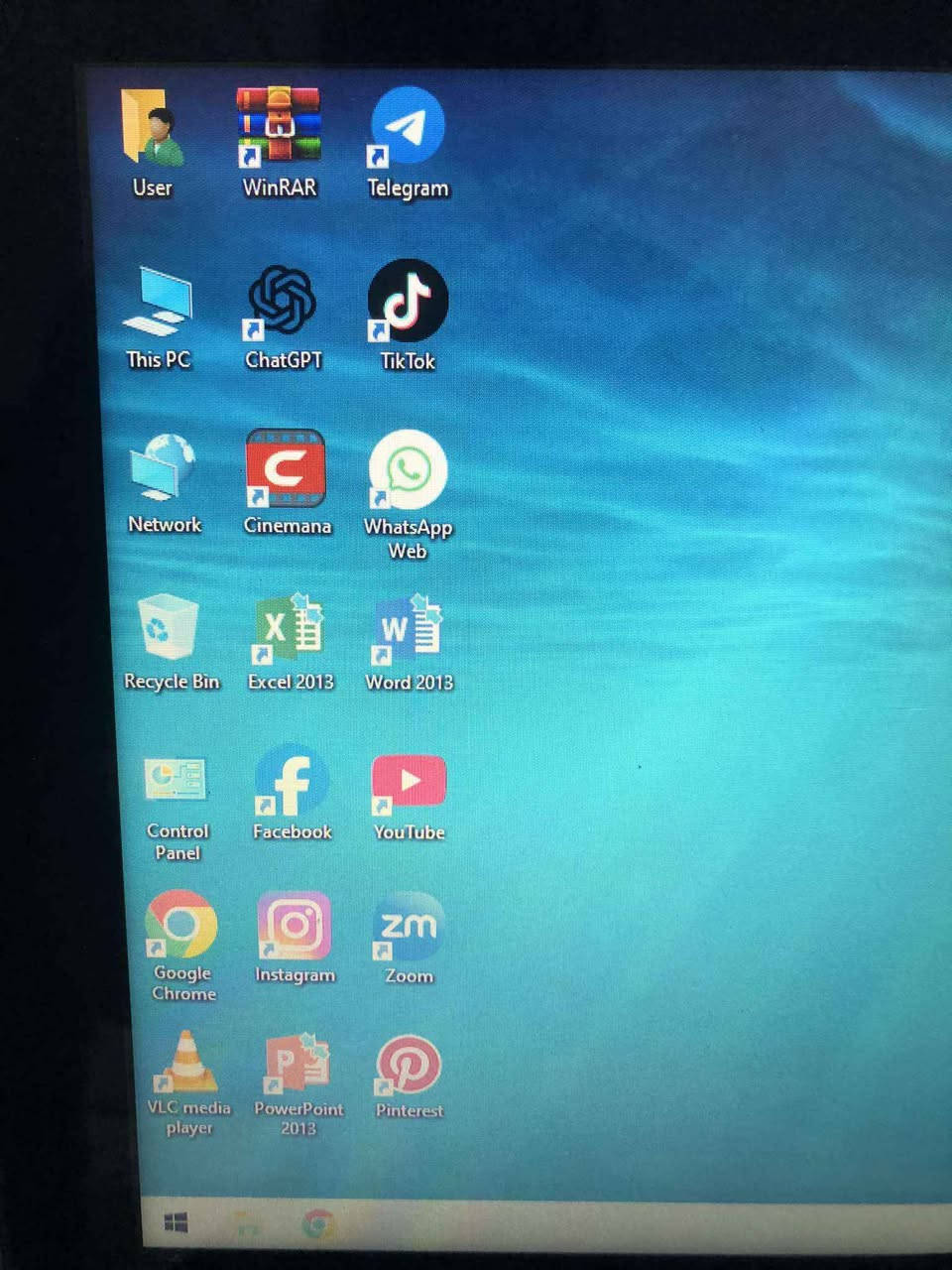 لابتوب دل كرومبوك موديلين 3180 و CB1C13
المعالج انتل سيليرون
الرام ٤ جيجا ذاكرة الخزن ٨٠ جيجا
نظام التشغيل ويندوز ١٠ برو
كل القطع منصب بيها برامج الاوفيس (وورد واكسل وباوربوينت) 
وبرامج التواصل الاجتماعي (فيسبوك وانستغرام وواتساب وتلغرام ويوتيوب وبينترست وتيكتوك وسينمانا والزوم)
برنامج الذكاء الاصطناعي chatgpt
نظافة القطعة ١٠٠٪؜
بدون ملحقات بغداد, العراق


**إذا كنت صاحب هذا الإعلان وتريد حذفه لأي سبب، رجاءا أرسل رسالة إلى الدعم الفني**