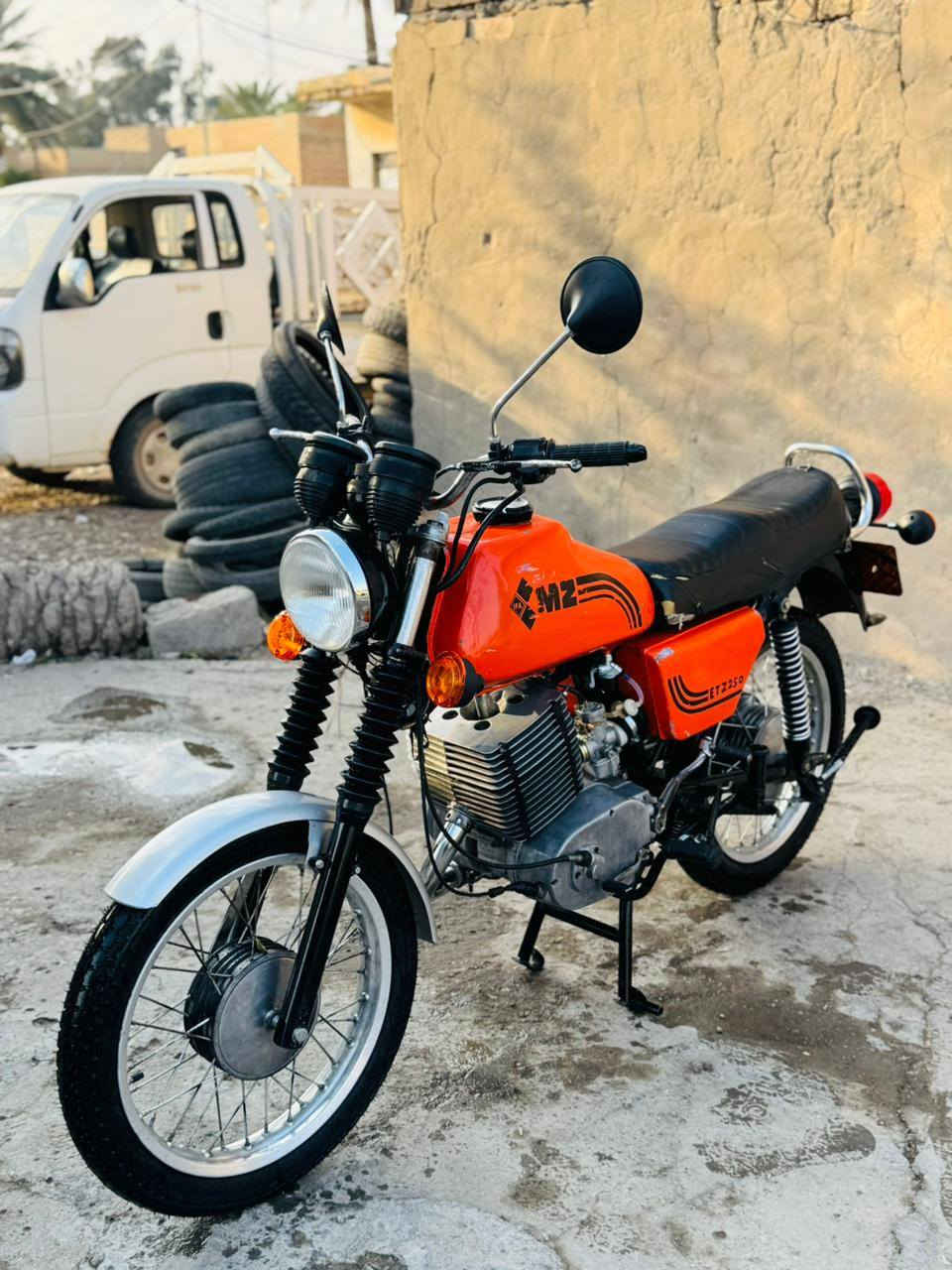 دراجه امزت 1982 كصه 6  دراجه تجفيت جديد على السحك  تخم تايرات جدد شاصي مال دوبه بي بس بل خشم  رقم وسنويه  
***********

مكان واسط قضاء بدره
