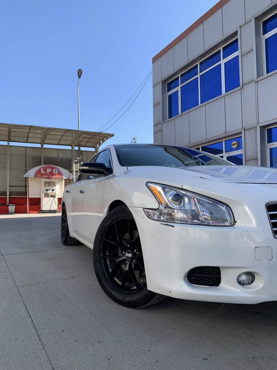 کوردی ـ عەرەبی

‎نیسان ماگزیما ٢٠١٠ 
‎ماگزیما ٢٠١٠ شەریکە سەردار  خلیجی فول فول مواسەفات ئیستڕادە 
‎کوشن ساردو گەرم 
‎پەردەی دواوە 
‎تەحدیل سورعە
‎کوشن کارەبا
‎کوشن خەزن 
‎سوکان کارەباو خەزن
‎لایت عەدەسە
‎١٢ سیدی بۆکس لە سندوقیش جێگای سیدی هەیە 
‎سڵاید شوشە
‎ناو زەرد 
‎کوشن جڵد
‎کامێرە
‎دەبڵ تراکشن 
abs  
‎حەساس
‎ئاوێنە کارەبا
‎ئاوێنە ئیشارەت
‎لە کاتی بەگ ئاوێنەکان دەخەون
‎سەماعە بۆس سەوتەکی هەیە هەر حەز دەکەی گوێی لێ بگری
‎تا باسی مواسەفات بکەم تەواو نابێ
‎نمونە نمونە لە جوانی تاقانەیە
‎چوار تایەو ویلی لۆک لۆکی لەژێرە 
‎هەززە ڕەقەم ژینگە ڕێگاوبان هەر هەمو شتی نوێیە بەناو خۆمە 
‎دو پارچەو پەڵەک بە بێ ناوگرتنو ئێڕباگ 
‎گێڕ مەکینە کارەبایات هەمو گیانی بە شەرت تەقەو ڕەقە بە شەرت  
‎شوێن ڕانیە  کێ حەزی لي بو انشااللە دەبێتە قسمەتی  
‎ماشااللە لە تاقانە
*********** 
‎بۆ نرخ پەیوەندی بکەن

نيسان ماكسيما 2010 - مواصفات خليجي (سردار)
المواصفات:
• النوع: خليجي فول مواصفات (إستيراد الشركة).
• الكراسي: جلد، كهرباء، نظام خزن (Memory)، تدفئة وتبريد.
• المقود (الستيرن): كهرباء مع نظام خزن.
• الشاشة والكهربائيات: شاشة، كاميرا، حساسات، بردة خلفية، مثبت سرعة.
• النظام الصوتي: سماعات BOSE أصلية (صوت بنقاوة عالية).
• المسجل: نظام 12 CD مع مكان إضافي للأقراص في الصندوق.
• الإضاءة: لايت عدسة، مرايا كهربائية مع إشارات (تنخفض تلقائياً عند الرجوع للخلف - بك).
• المظهر الخارجي: فتحة سقف (سلايد)، 4 إطارات مع ويل جديد (لوك).
• نظام الأمان: ABS، دبل ترايشن.
• التصميم الداخلي: لون بيجي (داخل زرد).
حالة السيارة:
• النظافة: السيارة قمة في النظافة (نمونة)، وبحالة ممتازة جداً.
• الصبغ: قطعتين ونصف صبغ (بدون داخل، بدون إيرباج).
• الميكانيك: المحرك، الكير، والكهربائيات كلها بشرط الفحص (لا توجد أي أصوات بوشات أو طقطقة).
• الأوراق: السنوية، الهزة، والضريبة كلها جديدة والسيارة باسمي.
الموقع والمعلومات:
• العنوان: رانية.
• السعر: للإستفسار يرجى الاتصال (لصاحب النصيب).
• رقم الهاتف: ***********
