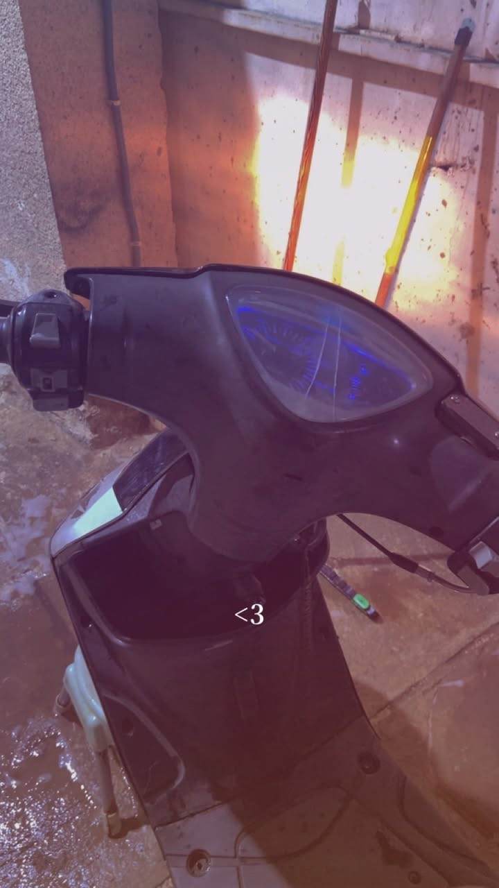 السلام عليكم دراجة للبيع ماكس عدلة الدراجة كلهة بلادية وكلهة شغالة  ما بيهة اي نقص تجي وتفحص بيدك كابريتر بلادي سلف بلادي كلهة بلادية الدراجة سلف هندر كلهة شغال وشرط اذا مو المكينة خرسة  المكان الشعب. السعر (٦٠٠)وبيهة مجال حك الجية الرقم*********** متواجد علة الفيس واتساب ورقم
