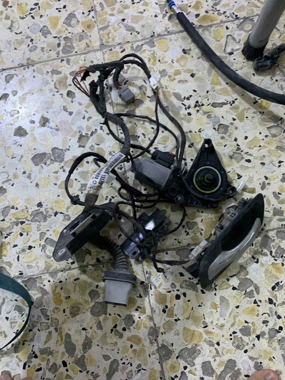 سلام عليكم  كيلون مال باب جارجر الباب السايق او الوره سايق او قفل ما صنطوك كامل او دعاميه خلفيه جارجر  ابلاديه  لون بنفسجي مكان بغداد الجديده الدعانيه 50 الف او الكيلونات اثنينهن 40 او القفل ما صندوك 25 او بيهن مجال للطيبين رقم ***********
