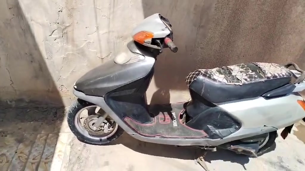 للبيع ماليزي شغاله عوزه بس باتري هندر نكره دراجه السعر 200 وبيه مجال قليل مكان كوت الاحرار الاتصال عله رقـم ***********

