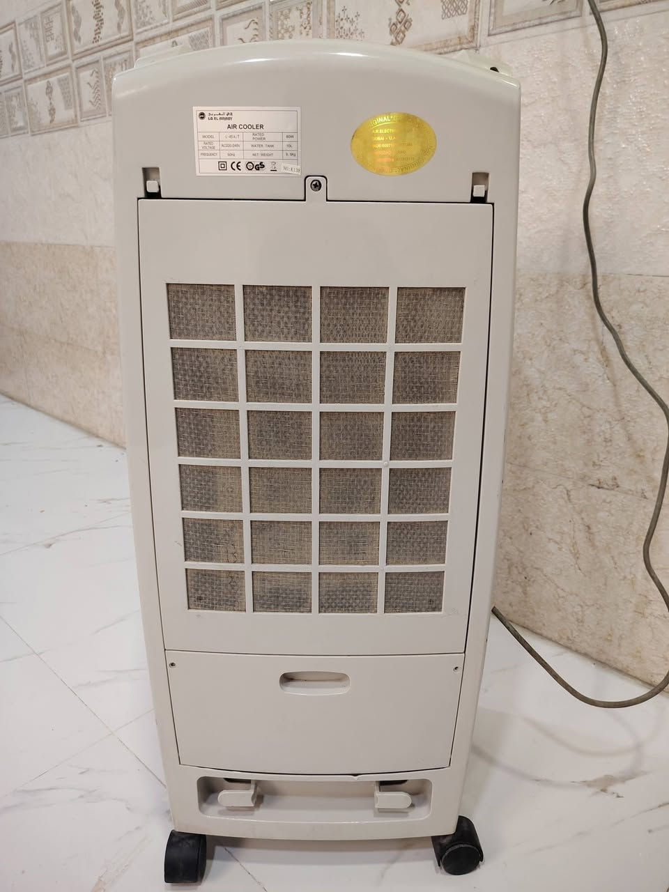 السلام عليكم
كونفيرا  (للبيع)  
المواصفات:  
١- سعتها  (10L) من المياه التعبئة من خلفها كما موضح في الصورة
٢- تحوي على زرين الزر الايمن (يشغل الواتربم) 
الزر الايسر(يحرك زعانفها يمين و يسار) داخلها 
٣- الماركة ( الــ جي الــعــــربي) 
٤- السرعة (تحتوي على ثلاث سرع) 
٥- تستهلك نصف امبير فقط
٦- مؤشر المياه في الجهة اليمنى السفلى كما موضح في الصورة 
نظافة ١٠٠%
ملاحظة:  اللمس عطلان لاكن التشغيل عن طريق الازرار 
يعني اللمس ما يأثر على تشغيلها 
السعر: 30


**إذا كنت صاحب هذا الإعلان وتريد حذفه لأي سبب، رجاءا أرسل رسالة إلى الدعم الفني**