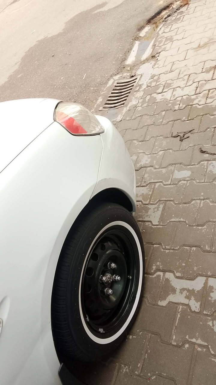 اكسنت موديل 2008
بيه فقط صبغ مقدار خمس اصابع بالخشم مال البنيد ومرشوش صبغ و الباقي كفاله عامة واحلى من الصور
مكينه 1400ومحوره1600
السعر 85وبيه مجال 

***********
