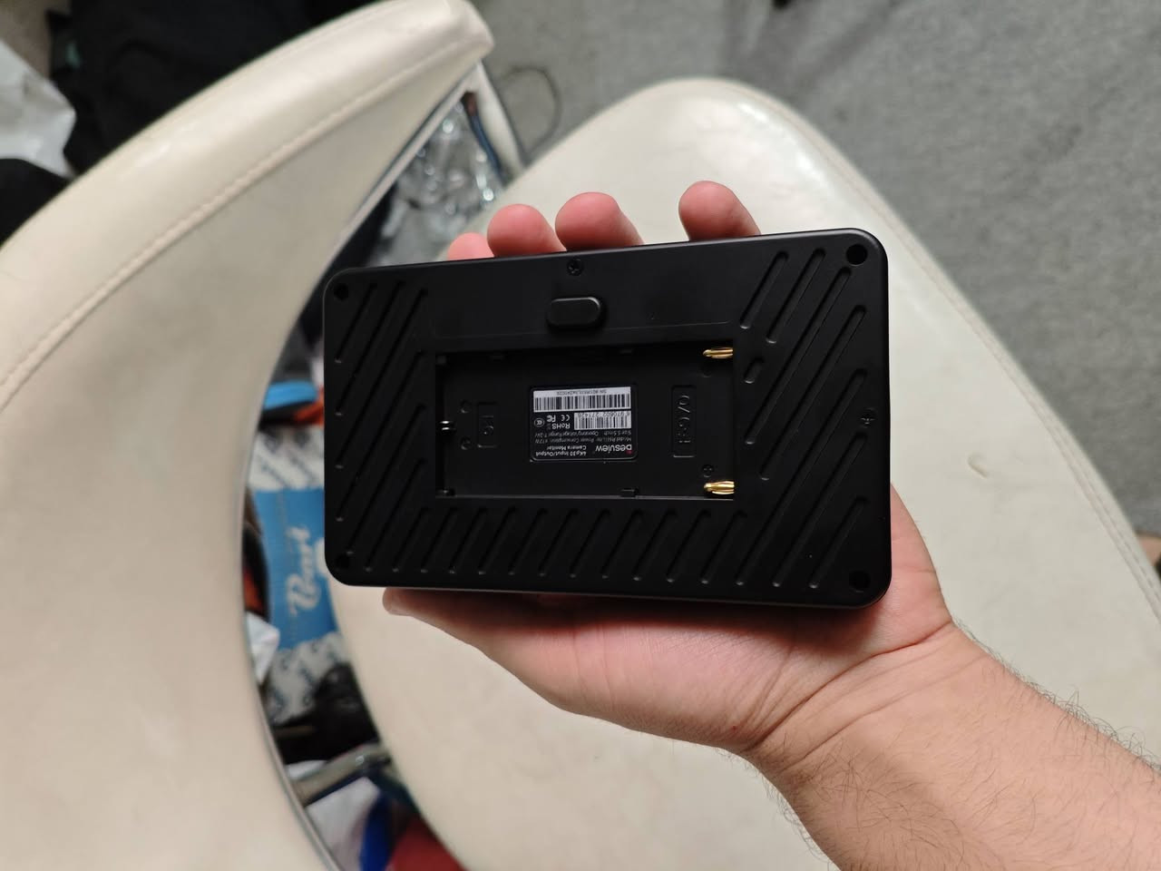 عندي مونتير DESVIEW R6II LITE للبيع
المونيتر الله شاهد جديدة وباكيته  
مواصفات                                                     5.5 inch (14cm)
Camera Field
Monitor 4K 30HZ
1600nits Ultra
High Brightness
+ تجي وياهه بطارية Sony NP-F970 Battery حجم Large هدية 
السعر خاص 
للتواصل *********** 
مراسلة خاص
