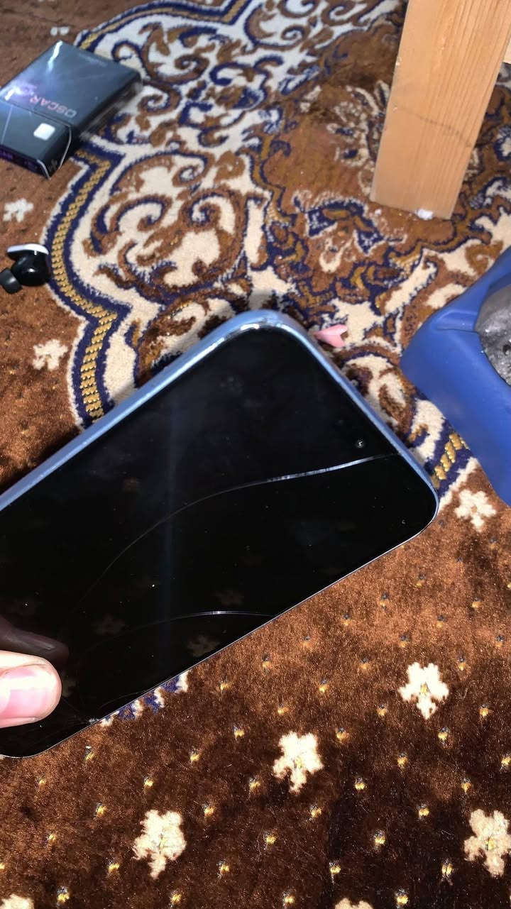 سلام عليكم
هونر x8b  سعر 125 بي مجال و موجود توصيل بغداد
بي كسر بل شاشه فقط ما مأثره عا لمس
ذاكره 256 وبي طخات بل شاصي ***********
