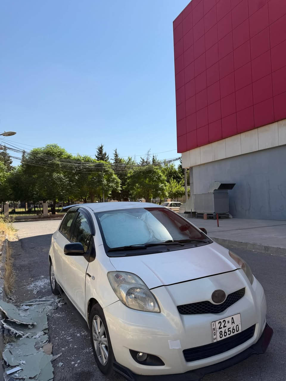 Toyota yaris 2011
بەبێ سبوخ ٢جیگای ساردە کوتی هەیە 
٥ بالیف 
جام کارەبا 
ئاوێنە کارەبا 
ڤۆلیۆم 
شاشە ئایپاد و کامیرە
مەکینە گەورە 
سەنەوی هەتا ٢٠٣٠ نوێیە بە ناوی خۆمە 
کەمێک سەقف و سندوق کاڵ بویتەوە 
گێڕ و مەکینە و تەبرید بە شەرت 
٨٨$ مەحامەلەکی برایانە 
شوێن هەولێر 
*********** أربيل, العراق
