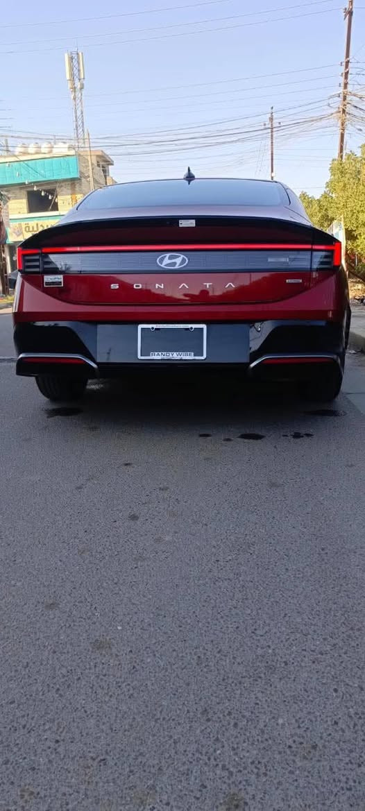 سوناتا 2025 نص فول
ماشية 4 الف يعني زيرو 
 السيارة كلين بدون صبغ بدون تبديل بدون ايرباك
فقط بارد الجاملغ الأيمن بسيط
مواصفات  sel 
شاشه متصله 
كامره دواره
تبريد لمس 
اوتو هولد  هندبريك بصمه 
ثلاثه انظمه قياده 
كشن كهرباء 
لد امامي وخلفي 
كشن تدفئه
بصمه ابواب وبصمه تشغيل 
تشغيل عن بعد 
مكينه 2500بانزين
كير  8نمر
ويل 17
تحديد مسار 
رادارات امامي وجانبي
بعد بيها مواصفات
السياره دخول جديد
مكان السياره بغداد الغزاليه 
منفيست باسمي
 للاستفسار***********
