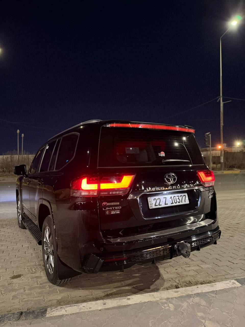 لاندكروز GXR. 
موديل 2024 ام الضمان 
بلاك اديشن جديده بمعناه الكلمه. 
ماشيه 23000 
السعر 710 $ وبيه مجال 
مغلفه ppf ام التطبيق تنفس طبيعي
 رقم اربيل تضليل سنويه  رقم اربيل
مكان السياره البصره 

‭0772 554 4803‬
