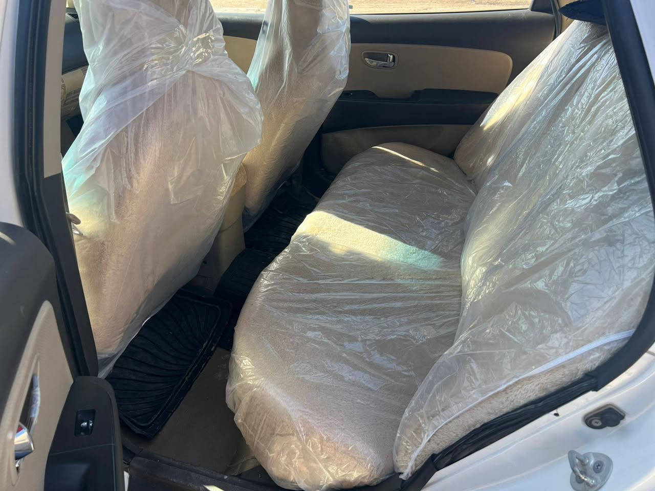 ألنترا 2010  بيها قطعتين
كير محرك شرط
رقم دولي تخم تاير  للاستفسار
***********
