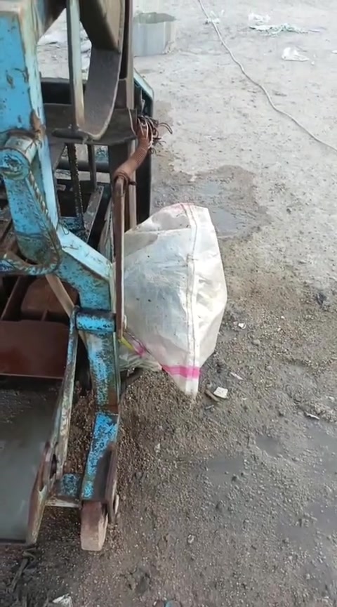 سلام عليكم  مكاين ابلوك البيع ناعمه وجبيره مستخدم العنوان بصره اتصال***********
