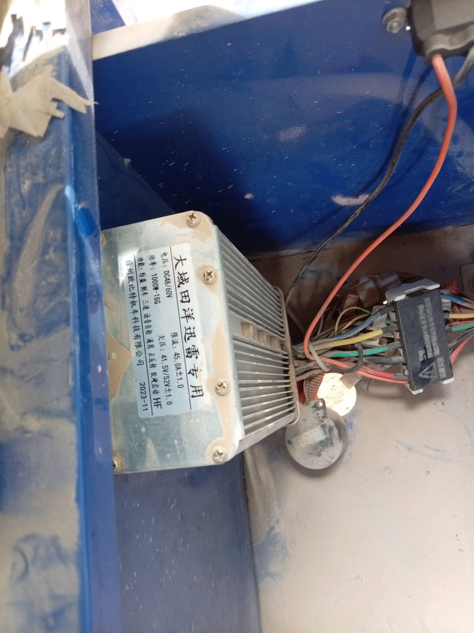 ستوته شحن للبيع موديل 2025 شرط بطاريات صار سبوع من شادهن سعرها 1 مليون وبيها مجال رقم هاتف *********** مكاني بغداد قرب جزيره سياحيه
