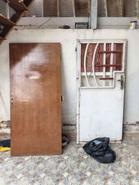 باب حديد • باب خشب • للبيع