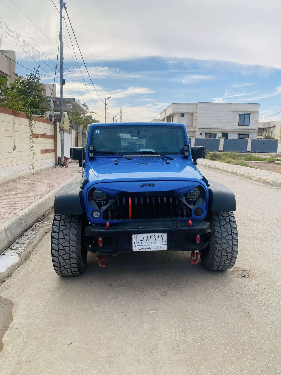 السلام عليكم جيب رانكلر موديل 2011 رقم بغداد بأسمي حادثها موضح بل الصور السعر 155 وبيها مجال مكان السيارة بابل 
***********
