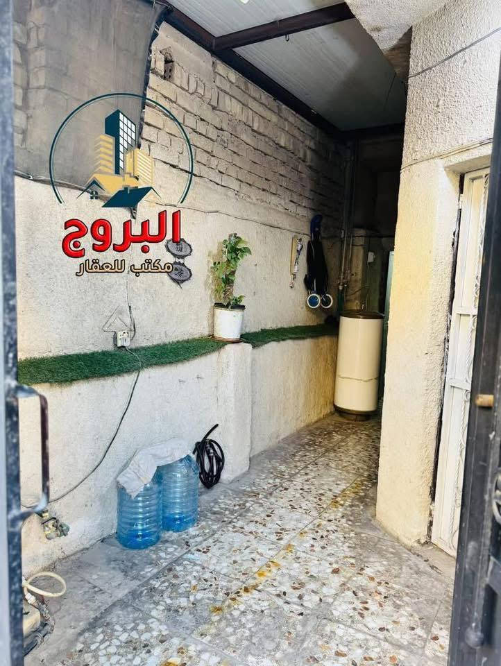 🏡 للبيع  عقار  في الدورة  #منطقة الزيتون

• يعلن  مكتب البروج للعقار عن  عرض عقار  سكني
( بحالة  جيدة ) جاهز  لسكن   الفوري أو  للاستثمار 

🌎 تفاصيل : العقار
• المساحة الأجمالية : 50م
• الأبعاد  . الواجهة  5م   |   النزال 10م
• طابق ونصف  :
• نوع الملكية : طـــــــــــابو  ملك  صـــــــــــرف

✨ الطابق الأول
• مدخلين منفصلين ( خصوصية تامة  )
• صالة ضيوف
• مطبخ 
• منور للتهوية  والأضاءة الطبيعية 
• صحيات 

✨ الطابق الثاني
• غرف النوم عدد (1)
• بيتونة  +  سطح 

💰 للحصول على السعر والتفاصيل الإضافية:
يرجى كتابة الرقم ( 1 ) في التعليقات، 
وسيتم تزويدكم بكافة التفاصيل عبر رسالة خاصة 📩.

(ملاحظة: التعامل والتفاوض يتم مع صاحب العقار حصراً).

🛑 إذا لم يكن هذا العقار هو ما تبحث عنه، فلدينا تشكيلة واسعة من المنازل والأراضي التي تلبي كافة الأذواق .

           📞 للاستفسار والمزيد من المعلومات
يرجى التواصل معنا: رقم الهاتف: ***********

♻️مكتب البروج للعقار - اختيارك الموثوق لمنزل العمر.

#دمتم__في__رعاية__الله
