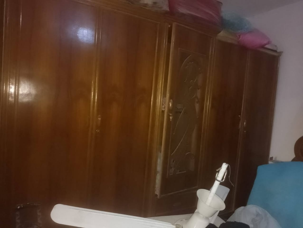 غرفه كامله للبيع نضيفه بس تصويرها قديم مابيها اي شي سعر 450وبيها مجال 
‏‪0788 751 6188‬‏
