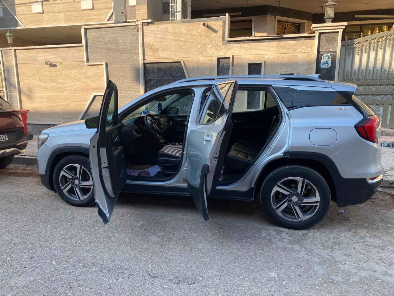 جمسي تيران19 فول عدا الفتحه

شاشه كامره

الابواب بصمه 

محرك 1500تيربو

رقم بغداد تحويل مباشر 

جيمسي تيران مواصفات sLt

*نظيفه مواصفاته حلوه  

المسافه المقطوعه170 الف 

الضرر شباك وشويه من حافت البنيد 
والباقي ع وضع الشركة سياره خير من الله

*مواصفات 

*تدفئه كشنات

*كامره خلفيه

*5 بصمات

*تبريد قطعتين

*شاشه

*تحكمات ستيرن

*ماوس تحكم

*سايد بريك كهربائي

كشن كهرباء 

الخ..

السعر152 وبيه مجال بسيط

عنواني بغداد البلديات 

***********
