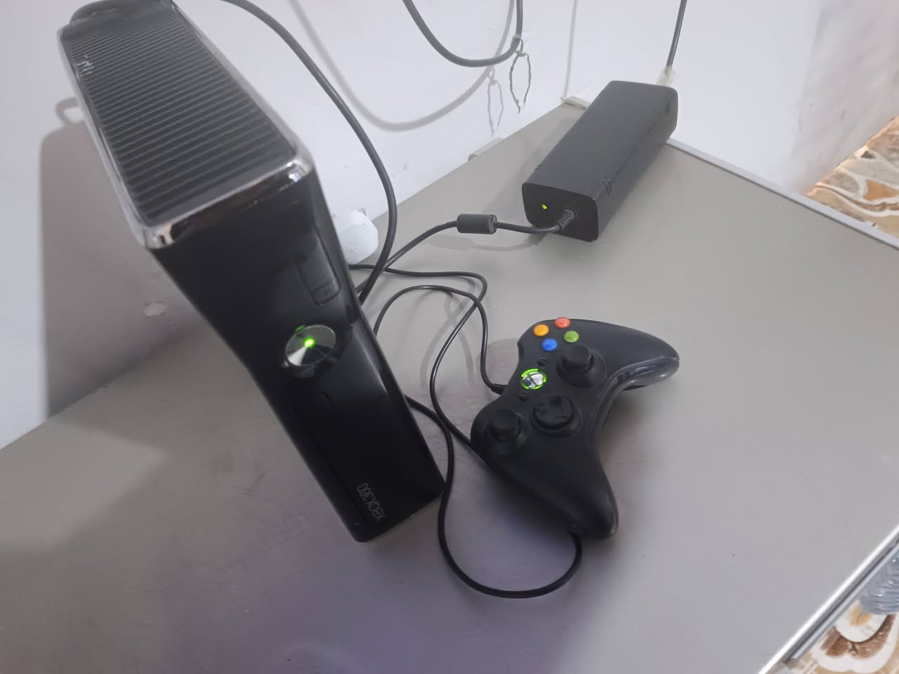 سلام عليكم  360 كدامك النضافه  ما مفتوحه  
سعر 85 وبي مجال سوق الشيوخ  بس 
يده وحده.  وساب بس ***********
