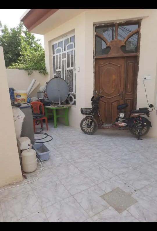 � بيت للبيع – فرصة حلوة
طابو زراعي سند 25
مساحة البيت 150 م
البيت طابقين

🔹 الطابق الأول:
صالة + هول
مطبخ
صحيات
غرفة نوم

🔹 الطابق الثاني:
غرفتين نوم

📍 الموقع:
حلة – حي الصحة
الوصول سهل
تكدر تطبله من مطعم أبو صفاء
أو من شارع الكورنيش

📞 للاستفسار أكثر:
***********
