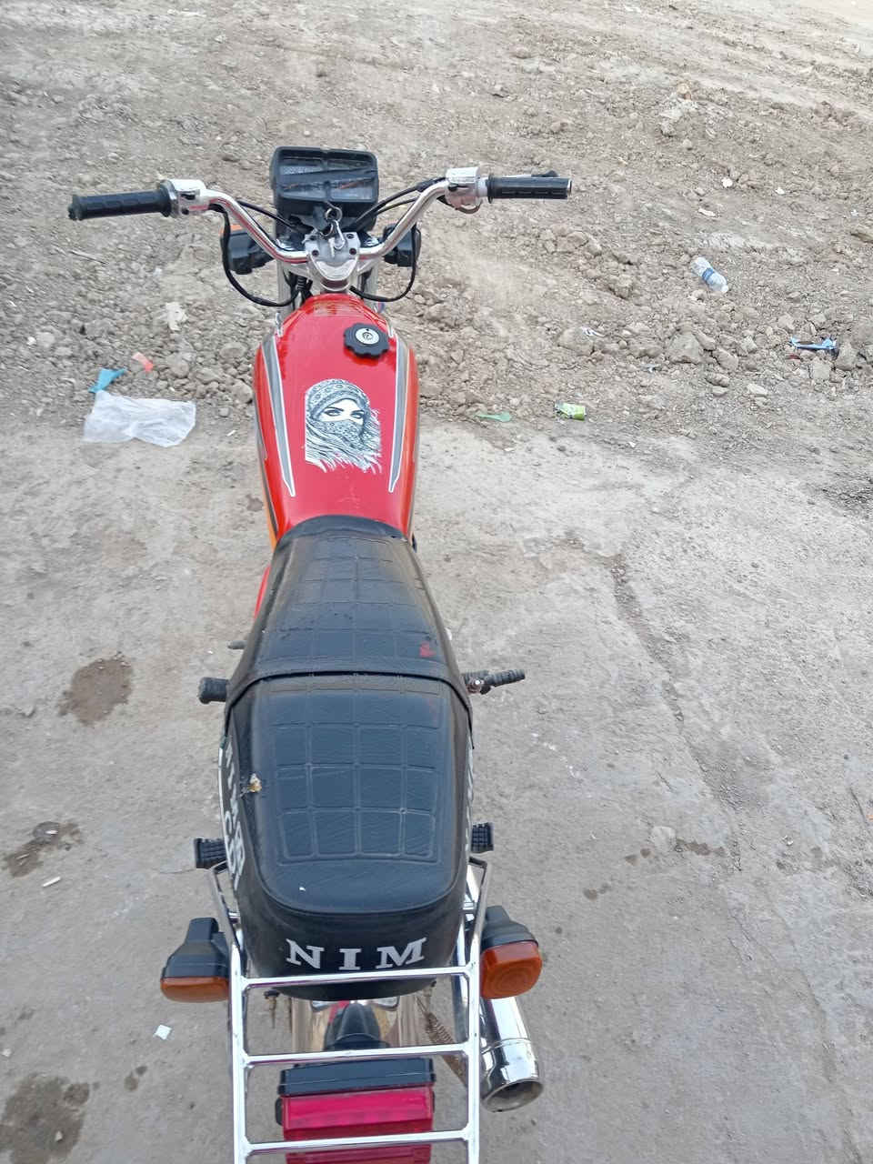 السلام عليكم دراجه نامه للبيع موديل ٢٣ مكينه مامفتوحه كهربائياته شغاله عوزه بس دشبول وباتريه ضعيف مكينه لاصوت لاتبخير ولاتنقص أوراق كامله مكان حله مركز مدينه سعر ٤٢٥ وبيه مجال رقم ***********
