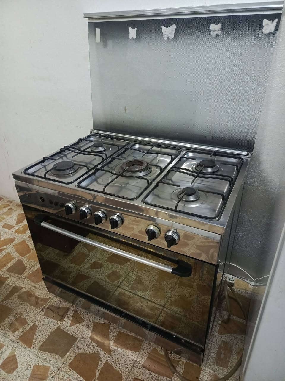 طباخ 5 عيون كلو شغال الفرن شغال جوه وفوك ونار قويه نظام بوري سعر 150


**إذا كنت صاحب هذا الإعلان وتريد حذفه لأي سبب، رجاءا أرسل رسالة إلى الدعم الفني**