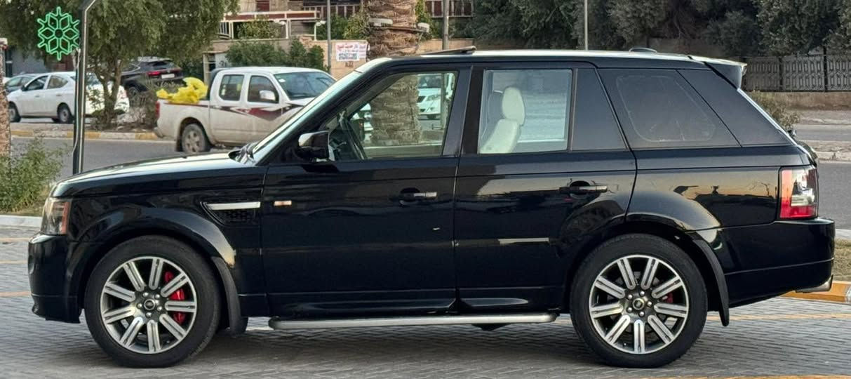 السلام عليكم رانج روفر موديل 2009 محدثه 2013 فول مواصفات مكينه 8 سلندر سوبر داخل ابيض كشن ميموري جكات تصعد وتنزل بيهه صبغ التحديث وباب السايق السعر 90 ورقه قفل وترهم مراوس وما اعتقد اكو رانج بهيجي سعر للاتصال *********** مكاني الدوره حي الصحه
