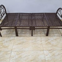 سرير • يتطبك