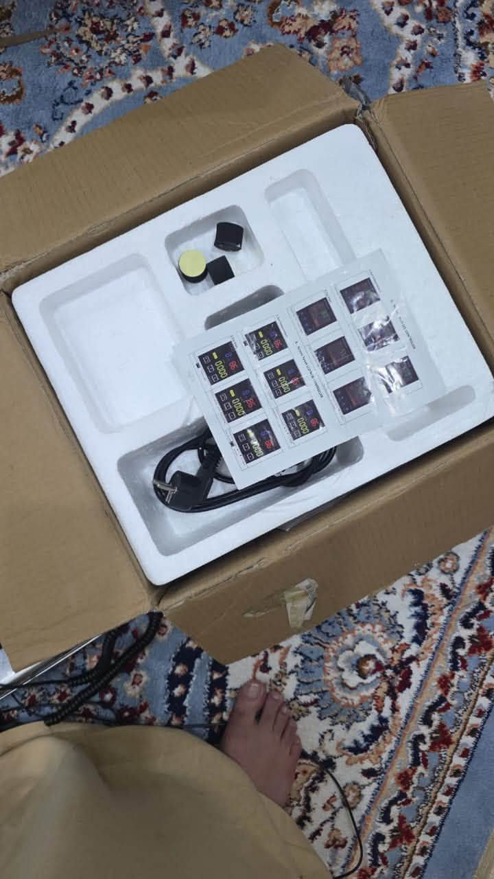 مكبس حراري يدوي صغير (Rosin Press / Heat Press).
تُستخدم هذه الآلة بشكل أساسي لتطبيق ضغط عالٍ وحرارة متساوية على المواد الموضوعة بين الصفيحتين المعدنيتين (العلوية والسفلية)

السعر 225 

للتواصل ***********
او مراسله الصفحه

