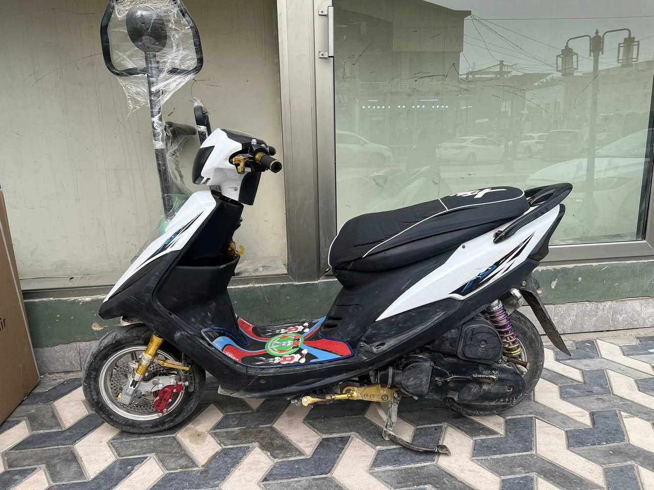 دراجه ماكس عدله  نضيفه ما مفتوحه جيب وفحص وين ما تريد دراجه شلعه ومعدل تاكل لكاع اكل السعر خاص ...لي مو شراي اطلع كبل...


**إذا كنت صاحب هذا الإعلان وتريد حذفه لأي سبب، رجاءا أرسل رسالة إلى الدعم الفني**