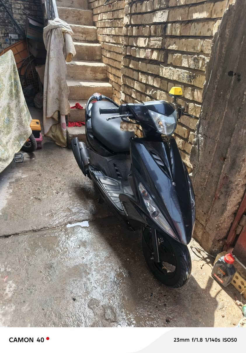 السلام عليكم عندي ماكس مضلع نوزل موديل 10 دراجه اي نقص مابيها دراجه خير من الله شلعه معدل خير من الله مكينه خرسه مكينه ممفتوحه جيب 10 فيتريه وياك وتعال شوف اذا مفتوحه تاخذها بلاش تجي تشوف بعينك دراجه احلى من الصور الختم واحد ويه المكينه ويه الشاصي كلها بلاديه كهربائياتها كلها بلاديه وشغاله الدراجه مملعوب بيها زيرو ماشيه 23 زيرو  اوراق موجودات مال دراجه الدراجه كلها بلاديه ناقصها بس سايق دراجه على حال الشركه الوكاله مكاني بغداد الدوره رقم الهاتف ***********
