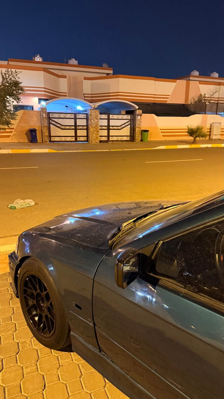 سلام عليكم البيع لون مميز

BMW. e36. 1995. 325.

سياره حلوه ونضيفه رقم بغداد سنويه لل٢٠٢٧ شرط التحويل محرك ٢٥  مفتوح سته سلندر اكسل قفل ٨برغي  شرط سرعه وشلعه  ومعدل تاكل الشارع  صافيه  كلش دواخل جديد رياضي سياره يرادلهه لمسات بسيطه كلشي شغال بيها تبريد تدفئه  شاشه اندرويد. كير عادي سماعات حلوه السياره كلها جاهزه   سعرها39  البصره رقم الهاتف ‭0773 837 7863 الزبير, البصرة
