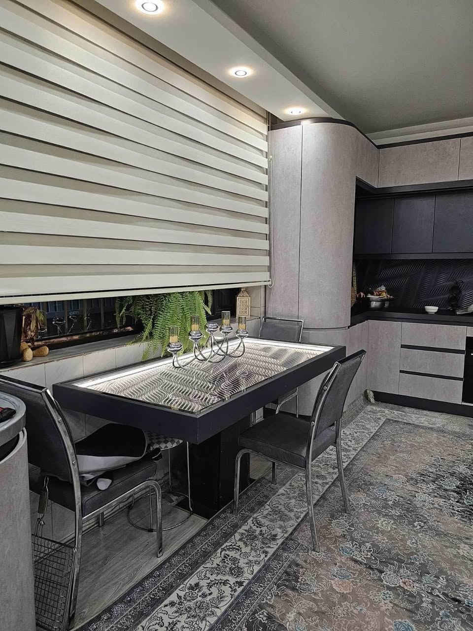 ئەم مێزوو کورسیە بۆ فرۆشتن زۆر جوان و پاک و تازەو تۆکمەیە سێ کورسی لەگەڵە
سلێمانی السليمانية, العراق


**إذا كنت صاحب هذا الإعلان وتريد حذفه لأي سبب، رجاءا أرسل رسالة إلى الدعم الفني**