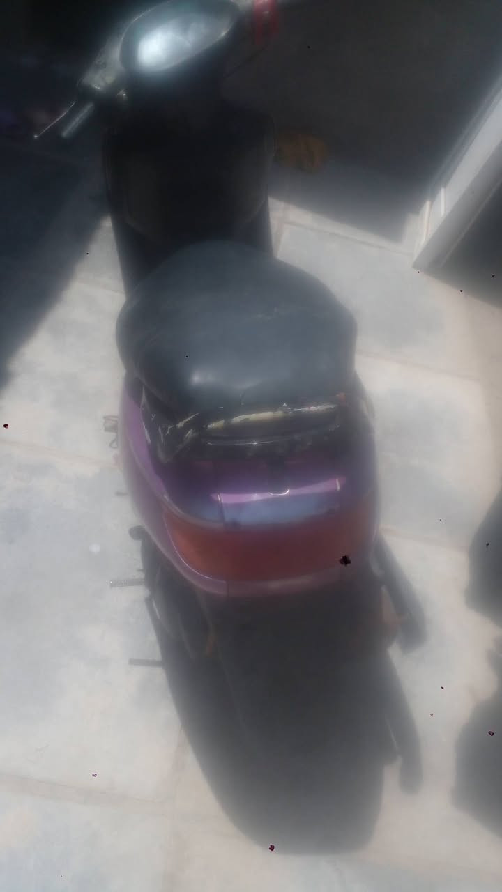 سلام عليكم دراجه فراشه البيع مامفتوح بس تبخر شغاله سلف وهندر شاميه سعر١٠٠ قفل  *********** أني ابيع جومت حديد
