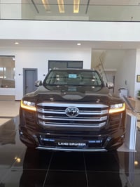 لاندكروزر Vx هايبرد ٢٥ زيرو للبيع   منفيست جنوبي مع امكانية ترقيم السي...