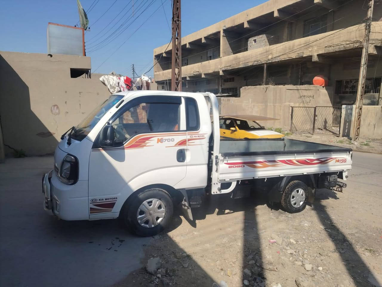 بغداد بوب الشام 
سيارة كيا حمل موديل 2020سيارة مكفولة كفالة عامة باسمي تحويل ثاني يوم رقم انكليزي السيارة ماشية 80الف حلوة ونضيفة السيارة وخير من الله العنوان بغداد بوب الشام 
السعر 132وبيه مجال بسيط 
رقم تلفوني واتساب ***********
